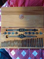 Tap en snijplaatset in originele coffer, Ophalen of Verzenden, Zo goed als nieuw