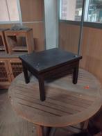 Klein zwart tafeltje, Huis en Inrichting, Tafels | Bijzettafels, Ophalen, Minder dan 45 cm, Minder dan 55 cm, Gebruikt