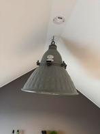Industriële Hanglamp uit een oude Fabriekshal, Ophalen