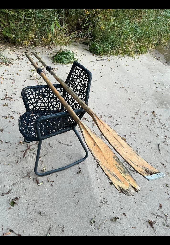 2 Doorleefde houten peddels (merk ELAN) 2.40 lang, decoratie, Watersport en Boten, Peddels, Zo goed als nieuw, Ophalen