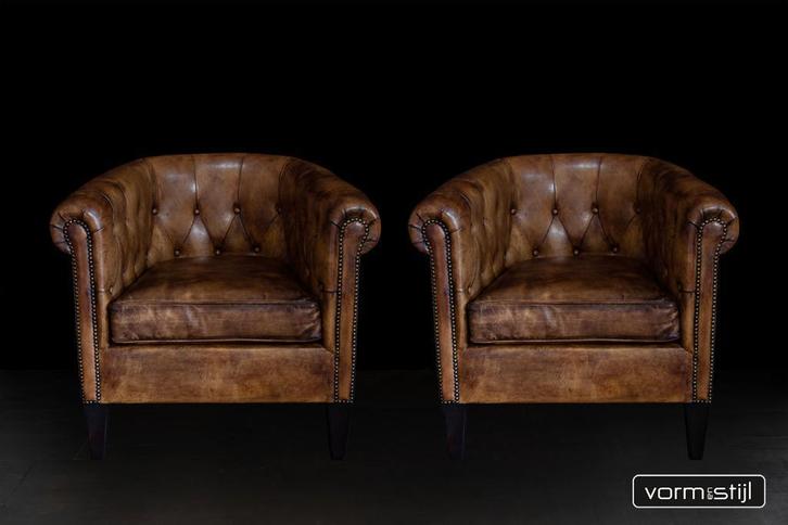 Gecapitonneerde chesterfield clubfauteuils in zadelleer, Huis en Inrichting, Fauteuils, Nieuw, Leer, 75 tot 100 cm, 75 tot 100 cm