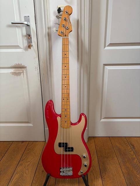 Fender Vintera 50's Precision, Muziek en Instrumenten, Snaarinstrumenten | Gitaren | Bas, Zo goed als nieuw, Elektrisch, Ophalen