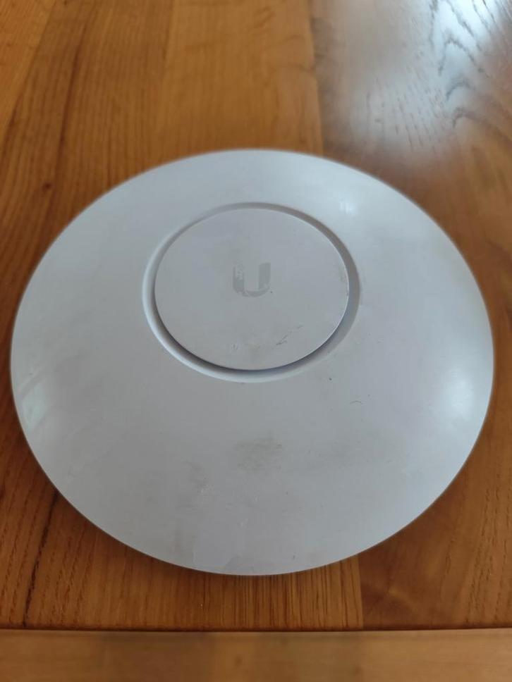 UniFi AP AC Pro - Krachtige WiFi Access Point, Computers en Software, Accesspoints, Gebruikt, Ophalen of Verzenden
