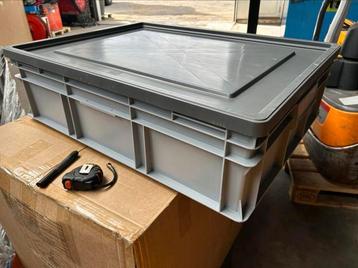 Kunstof bakken / zie foto’s beschikbaar voor biedingen