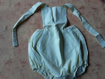 Vintage kinderbroekje nieuw,nachtpon gebruikt, mutsje,vestje