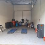 Auto garage in lootcomplex, Noord-Holland