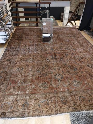 Grote partij handgeknoopte kleden beschikbaar voor biedingen