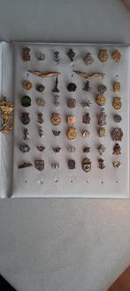 Militaire speldjes en een embleem, Verzamelen, Verzenden, Overige soorten, Nederland, Overige typen