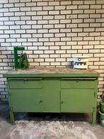 Unieke groene werkbank, Ophalen