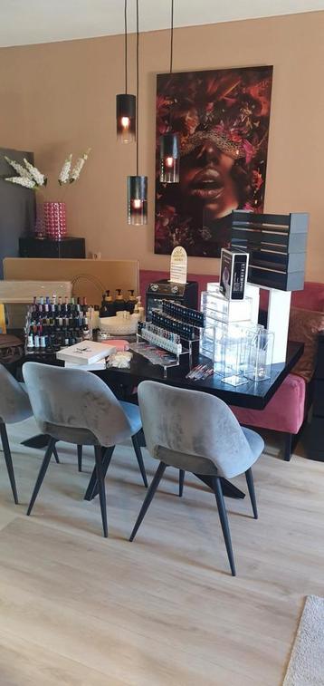  Grote set voor een nagelstylist/hobbyist  beschikbaar voor biedingen