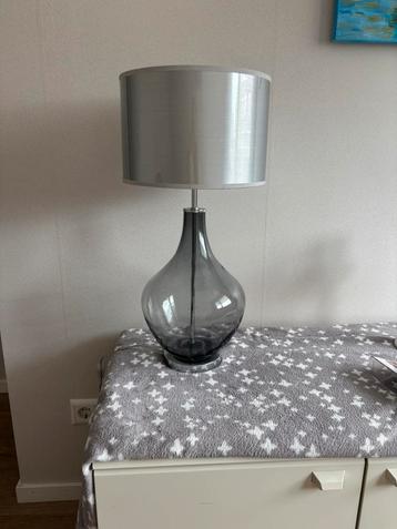 Lamp met rookglas beschikbaar voor biedingen