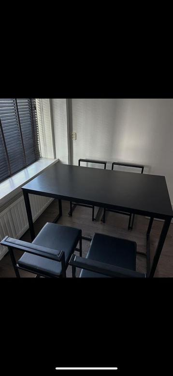 Eettafel 4 zits beschikbaar voor biedingen