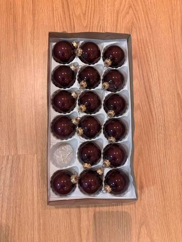 Compkete set kerstballen beschikbaar voor biedingen