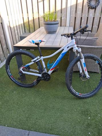 mountainbike DAMES CUBE beschikbaar voor biedingen