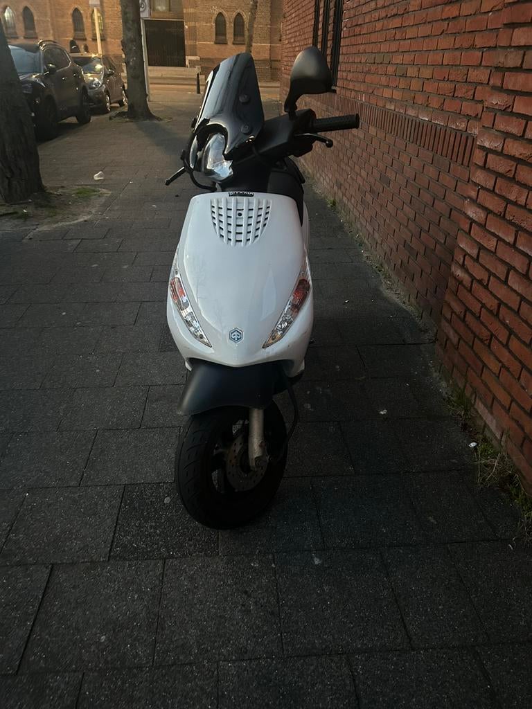 Piaggio zip - 2017, Fietsen en Brommers, Scooters | Piaggio, Gebruikt, Zip, Ophalen of Verzenden, Benzine