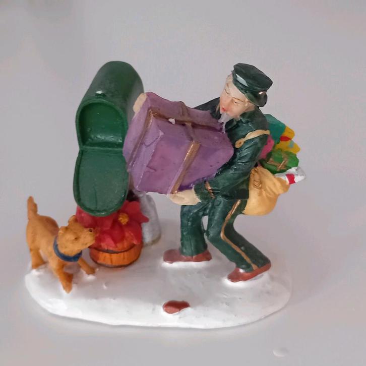 Kerstfiguur postbode voor Kerstdorp, Diversen, Kerst, Ophalen of Verzenden