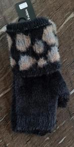 Zwart of grijze mofjes lekker warm van acryl en wol, Ophalen of Verzenden, Nieuw, Maat 38/40 (M), Handschoenen