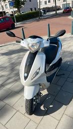 piaggio fly 2012, Fietsen en Brommers, Scooters | Piaggio, Maximaal 45 km/u, Ophalen of Verzenden, Zo goed als nieuw, Fly