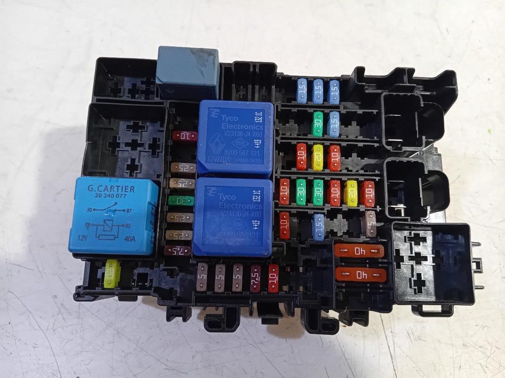 Zekeringkast Renault Mégane, Auto-onderdelen, Elektronica en Kabels, Renault, Gebruikt, Herkomst onderdeel bekend, 12 maanden garantie