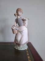 lladro beeldje Meisje met mandje en lammetje, Antiek en Kunst, Ophalen of Verzenden