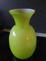 Vintage mooie groene glazen vaas, Huis en Inrichting, Woonaccessoires | Vazen, Minder dan 50 cm, Groen, Glas, Zo goed als nieuw