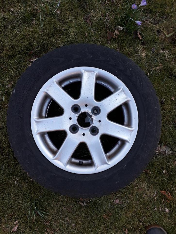 Licht-metalen velgen met winterbanden 14 inch en steek 4x108, Auto-onderdelen, Banden en Velgen, Banden en Velgen, Winterbanden