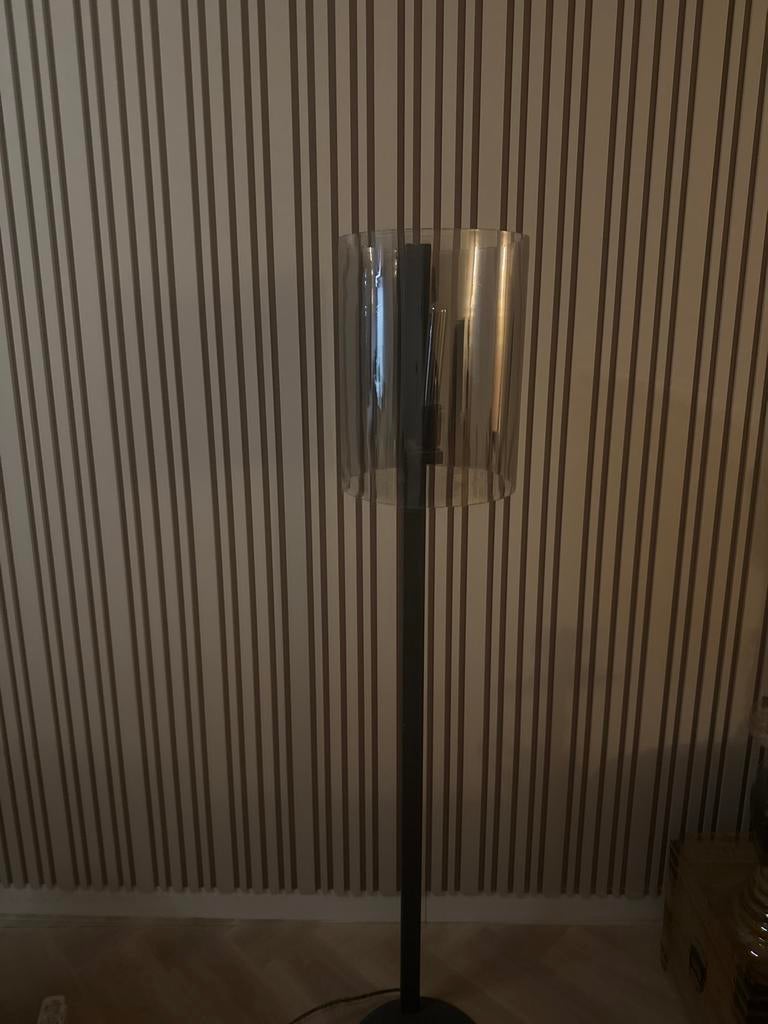 By Boo Stijlvolle staande lamp met glazen kap, Ophalen, Gebruikt, Glas, 150 tot 200 cm