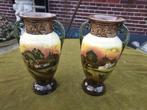 2 Engelse landschapsvazen met boerderij decor., Antiek en Kunst, Antiek | Vazen, Verzenden