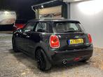 Mini Mini 1.5 Cooper Business 2018 NL AUTO 2e EIG NAVI,CRUIS, Voorwielaandrijving, Gebruikt, 4 stoelen, Zwart