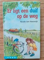 N.van Heeswijk - Er ligt een duif op de weg, Ophalen of Verzenden, Zo goed als nieuw, Fictie algemeen