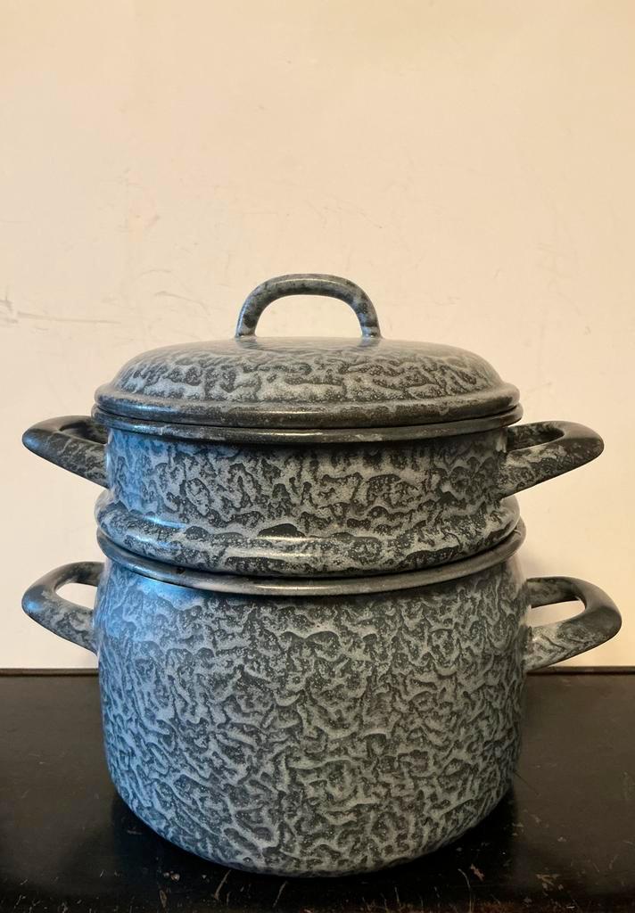 Een kleine rijst stomer van gewolkt emaille. Grijs met wit., Huis en Inrichting, Keuken | Potten en Pannen, Overige materialen