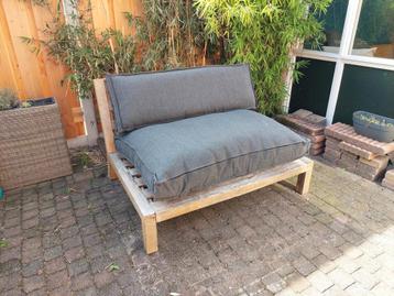 Loungebank / palletbank met palletkussens beschikbaar voor biedingen