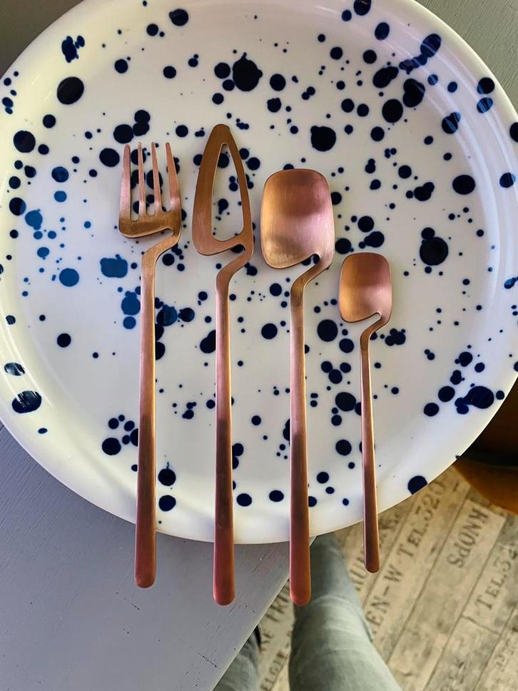 8 Persoons Design Rose Mono Cutlery, Huis en Inrichting, Keuken | Bestek, Zo goed als nieuw, Bestekset, Rvs of Chroom, Ophalen of Verzenden