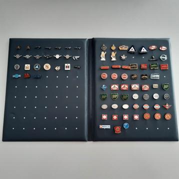 Album met automerk speldjes beschikbaar voor biedingen