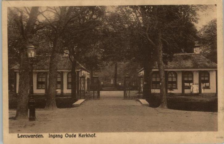 Leeuwarden Ingang oude kerhof, Verzamelen, Ansichtkaarten | Nederland, Ongelopen, Friesland, 1920 tot 1940, Verzenden