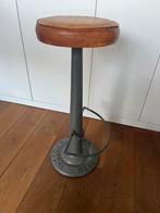 Barkruk Necchi metaal met leren zitting, Huis en Inrichting, Barkrukken, Ophalen, Met voetsteun, 60 tot 90 cm, Zo goed als nieuw