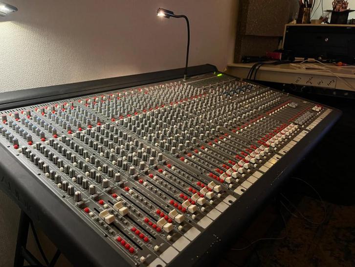 Crest HP-Eight 24 kanaals mengtafel, Muziek en Instrumenten, Mengpanelen, Gebruikt, 20 kanalen of meer, Microfooningang, Ophalen