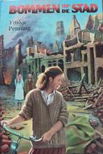 Bommen Op de Stad Rotterdam Ynskje Penning 9789020620757, Ophalen of Verzenden, Zo goed als nieuw, Ynskje Penning, Nederland