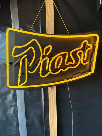 Pools biermerk Piast neon beschikbaar voor biedingen