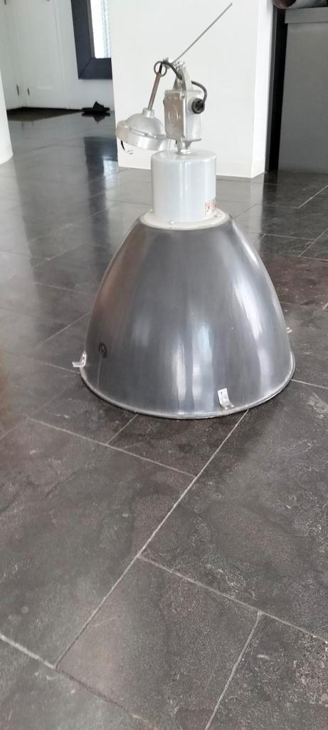 Echte oude fabriekslamp, Huis en Inrichting, Lampen | Hanglampen, Zo goed als nieuw, 50 tot 75 cm, Ophalen