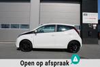 Toyota Aygo 1.0 VVT-i NAVI/CAMERA/CRUISE/LED/15''/VOLL, Voorwielaandrijving, Stof, Euro 6, 4 stoelen