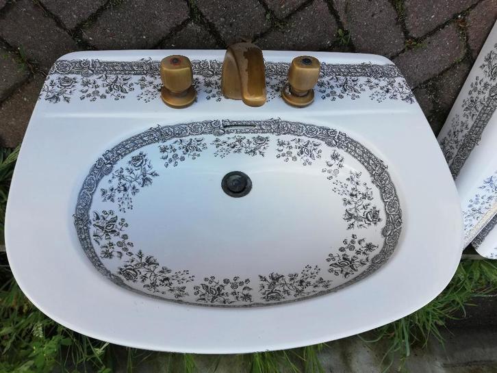 unieke wastafels op zuil zwart decor, bidet en accessoires, Huis en Inrichting, Badkamer | Complete badkamers, Zo goed als nieuw