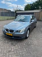 BMW 5-Serie 2.5 I 525 Touring AUT 2005 Grijs, Auto's, Automaat, Achterwielaandrijving, 2000 kg, Leder en Stof