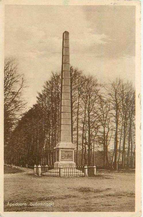 (701-044-017) Apeldoorn Gedenknaald, Verzamelen, Ansichtkaarten | Nederland, Gelderland, Verzenden