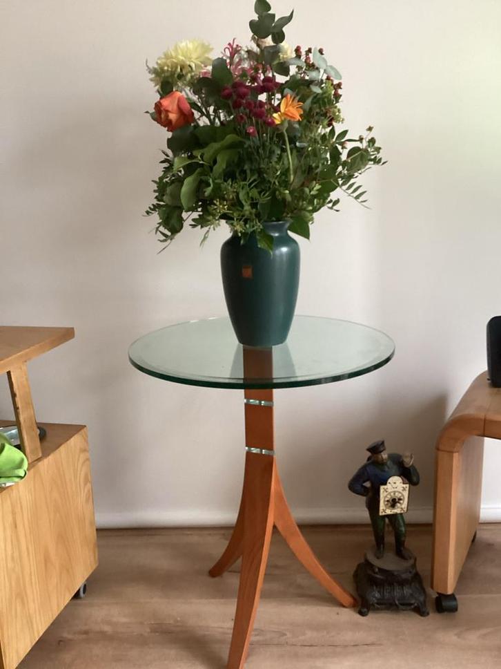 Design Bijzettafel/Plantentafel Kersenhout & Glas, Huis en Inrichting, Woonaccessoires | Overige, Zo goed als nieuw, Ophalen of Verzenden