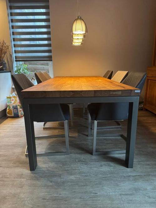 Xooon eetkamerset, Huis en Inrichting, Complete eetkamers, Zo goed als nieuw, 4 tot 6 stoelen, Ophalen