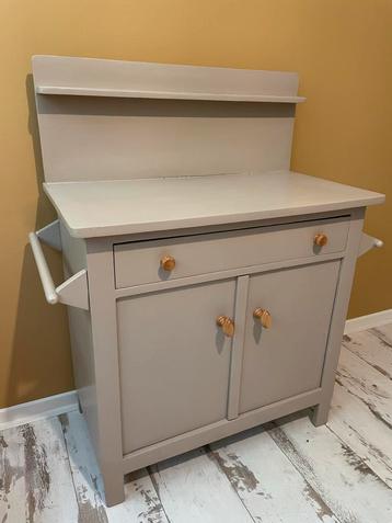 Vintage Commode - Charmant & Functioneel beschikbaar voor biedingen