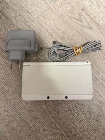 New Nintendo 3DS Wit Incl. Oplader beschikbaar voor biedingen