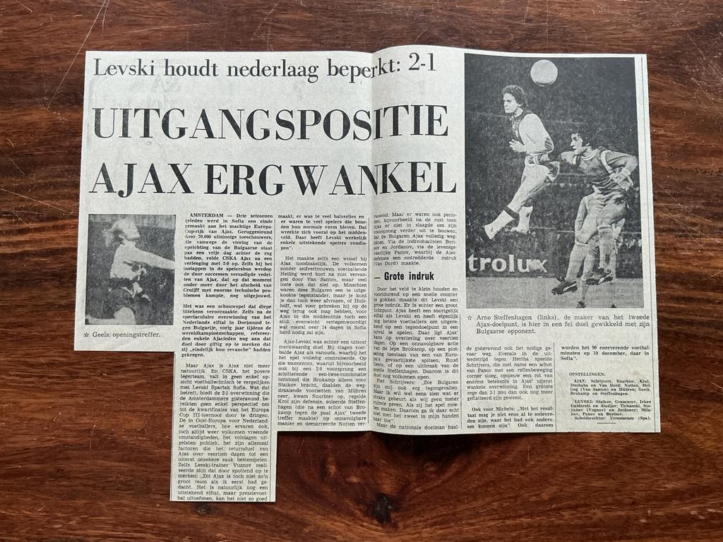 Voetbal krantenartikel Ajax Levski nov. 1975 Steffenhagen, Ophalen of Verzenden, 1960 tot 1980, Knipsel(s)