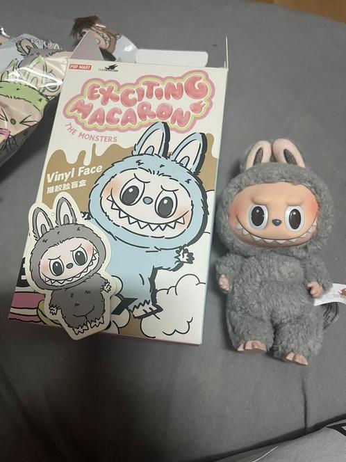 Popmart Labubu Exciting Macaron - Sesame Bean (Grijs), Verzamelen, Poppetjes en Figuurtjes, Zo goed als nieuw, Ophalen of Verzenden